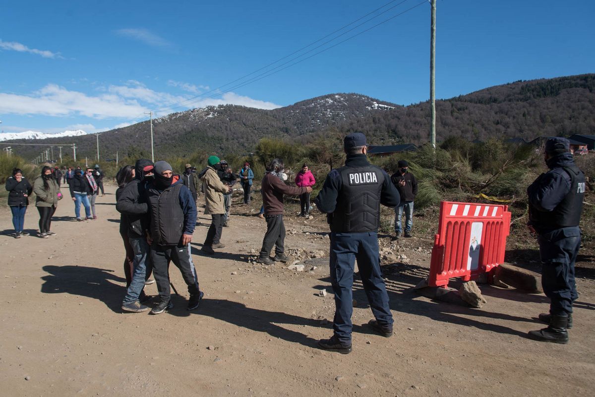 Toma En El Cerro Otto Retiraron Elementos Y Hubo Cruces Con Los