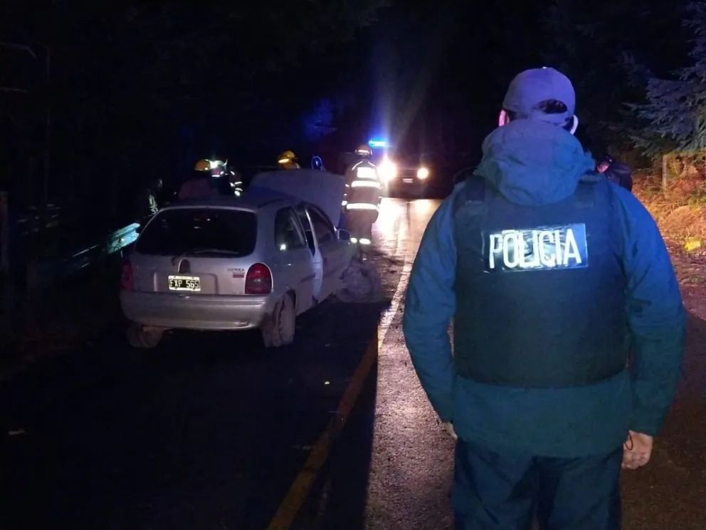 Un vehículo se despistó e impactó contra el guardarraíl