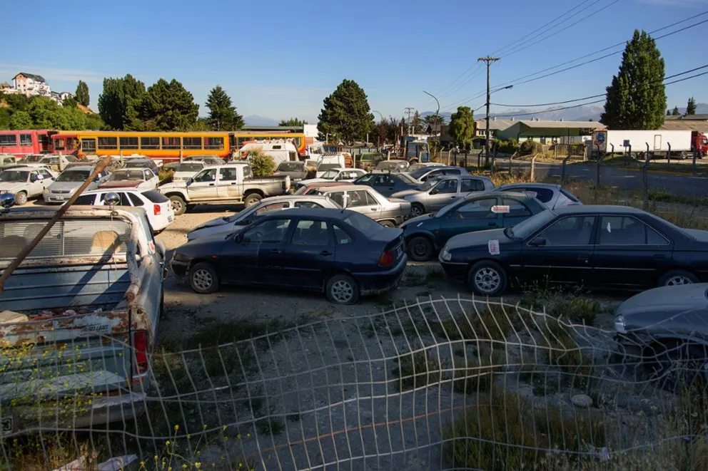 Conducía alcoholizado, sustrajo el auto que le incautaron y lo detuvieron en El Bolsón