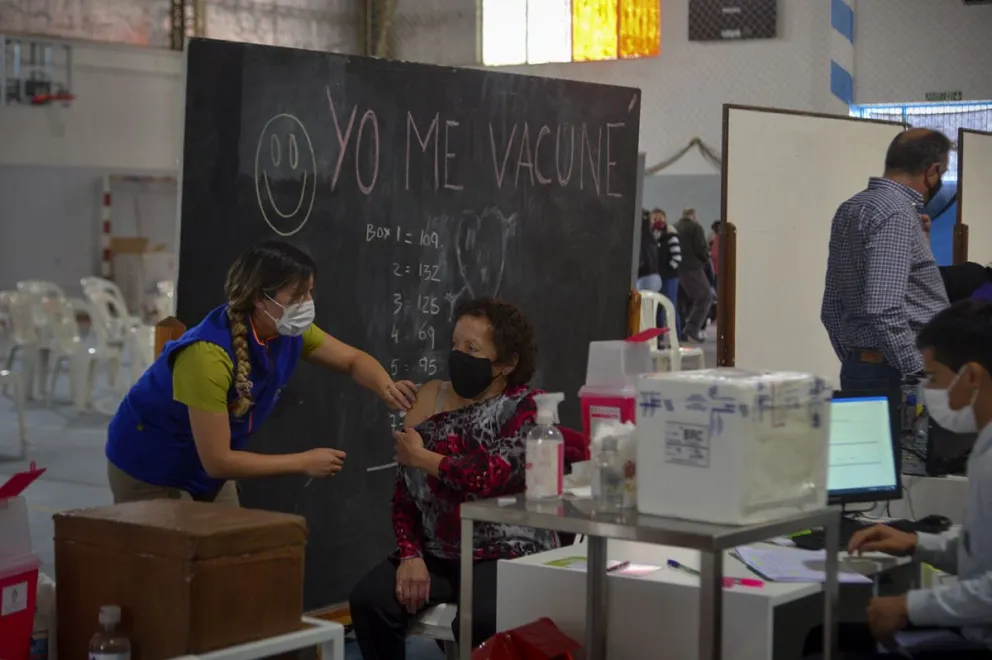 Desde los vacunatorios advierten que bajó la cantidad de concurrencia