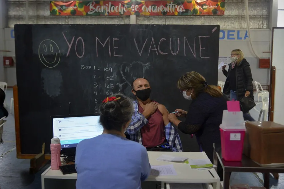 “Cuanto más estemos vacunados, menos nos tenemos que preocupar por el aumento de contagios”