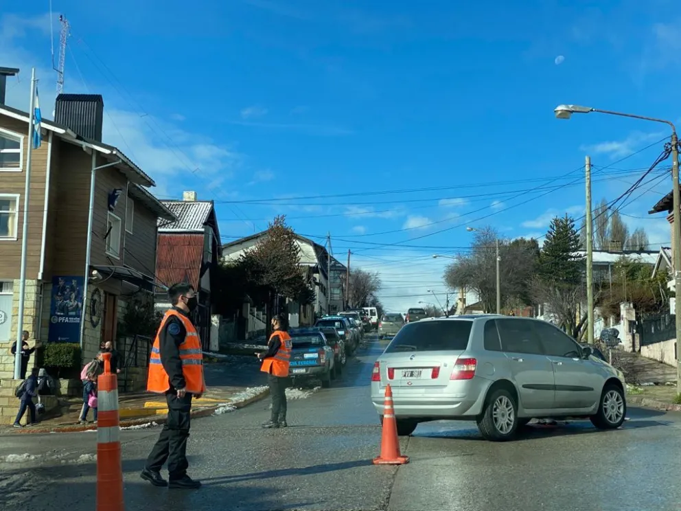 Robo, persecución, choque y detenidos en el centro de la ciudad