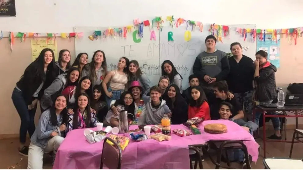 Estudiantes del CET 25 hacen un libro sobre alimentación saludable