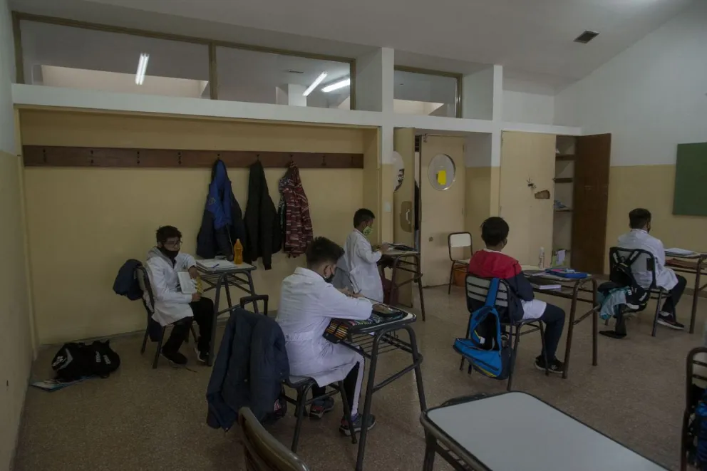 Vuelta a clases: barbijo, distanciamiento y ventilación siguen siendo las claves