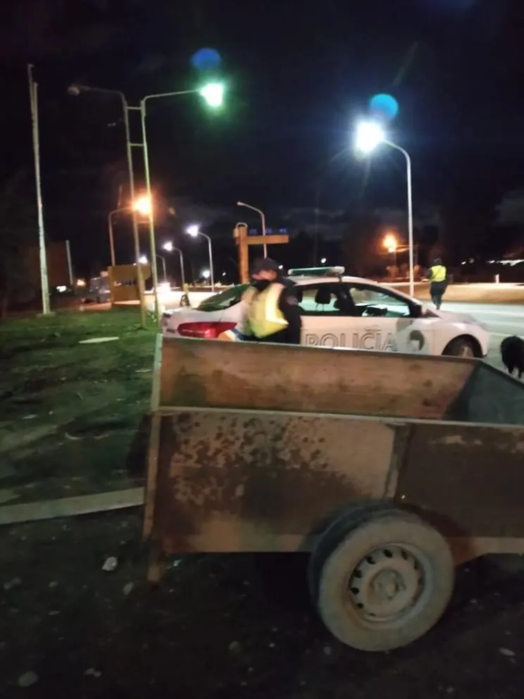 Volvían de realizar un viaje solidario y le secuestraron el carro