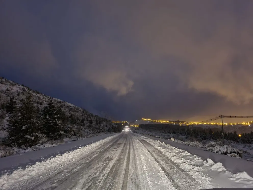 Por la nieve, cerraron la ruta 40 entre el Bolsón y Bariloche