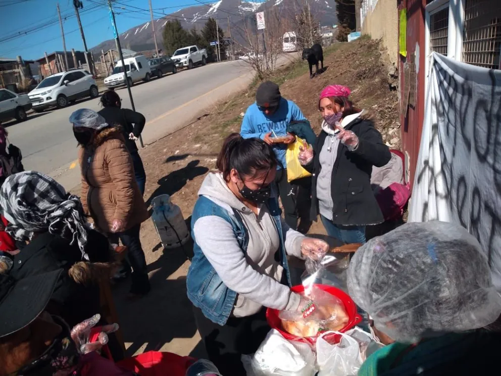 Ante la falta de respuesta por el comedor, realizaron una olla popular