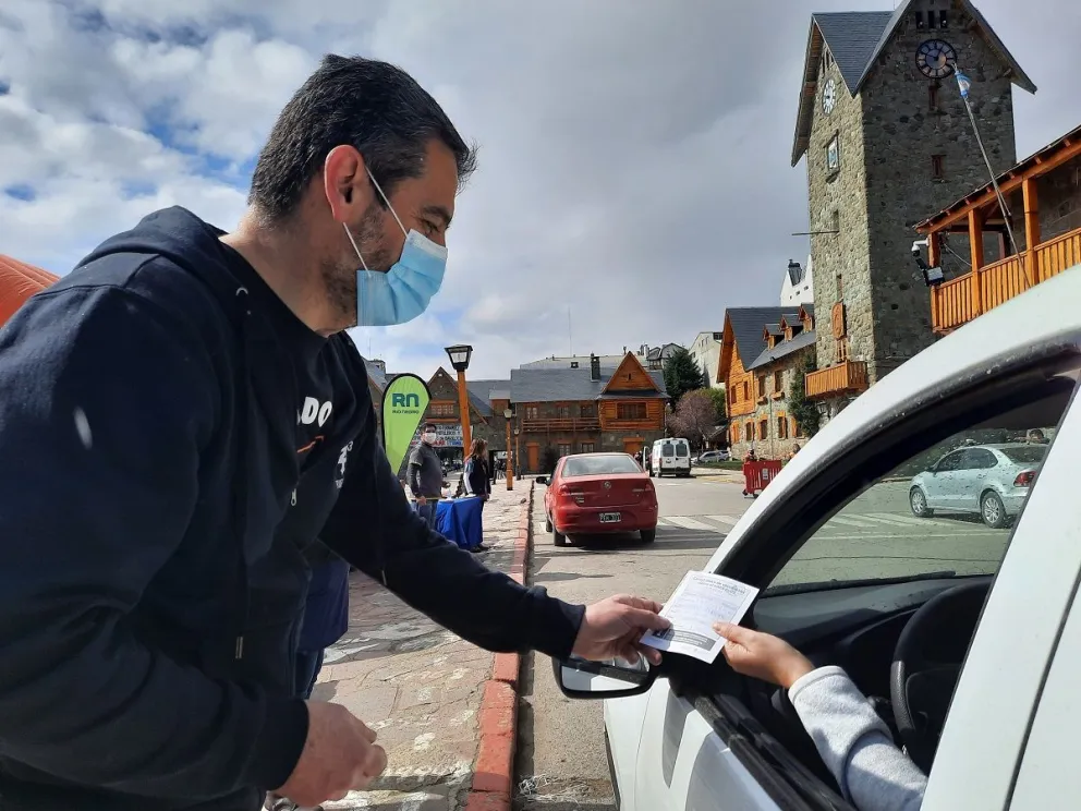 Gran concurrencia de barilochenses al “auto-vac”