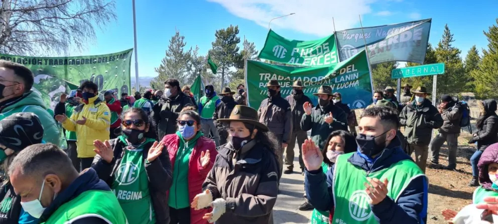 Levantan el corte en el ingreso al aeropuerto de Bariloche