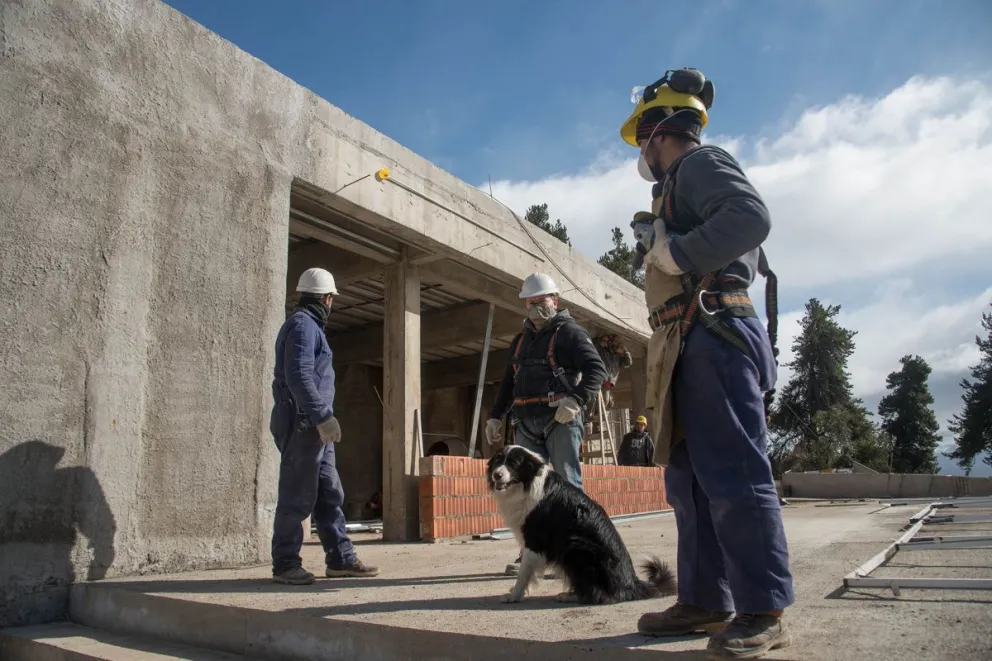 Un albañil fue indemnizado tras sufrir una fractura vertebral no reconocida por la ART