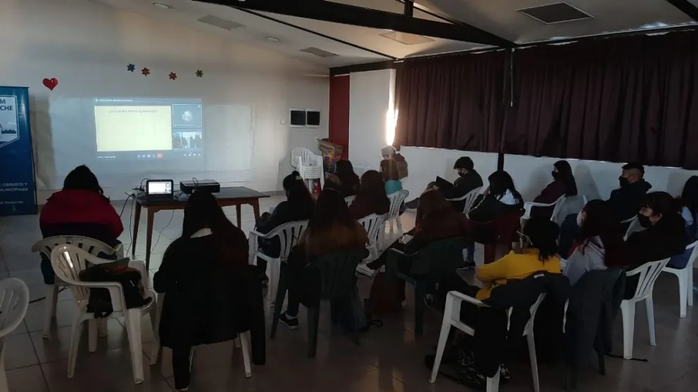 Capacitan a jóvenes que iniciarán su entrenamiento laboral