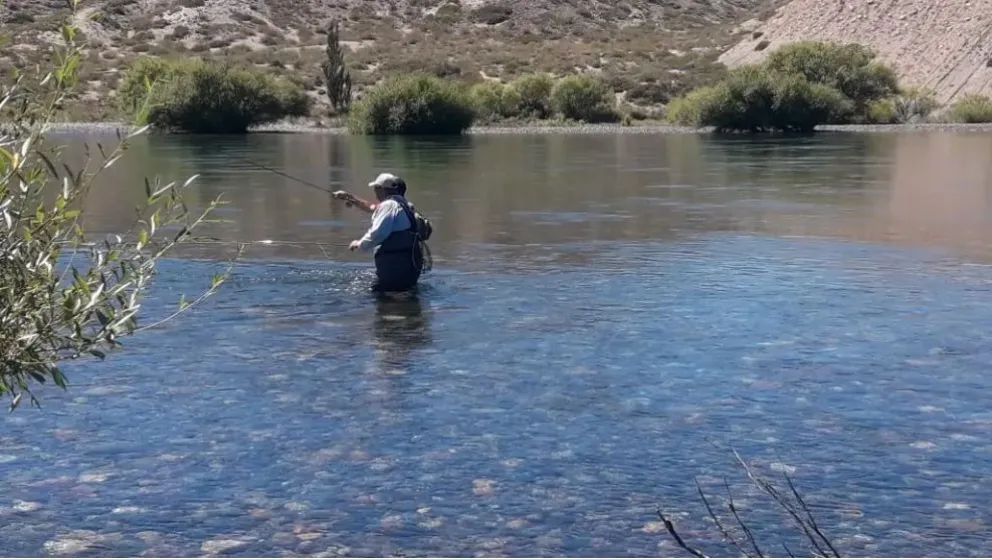 A pocos días del inicio de temporada de pesca: cuánto saldrán los permisos