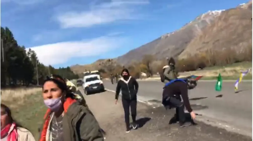 Denuncian la agresión a un periodista en un corte de ruta en Esquel