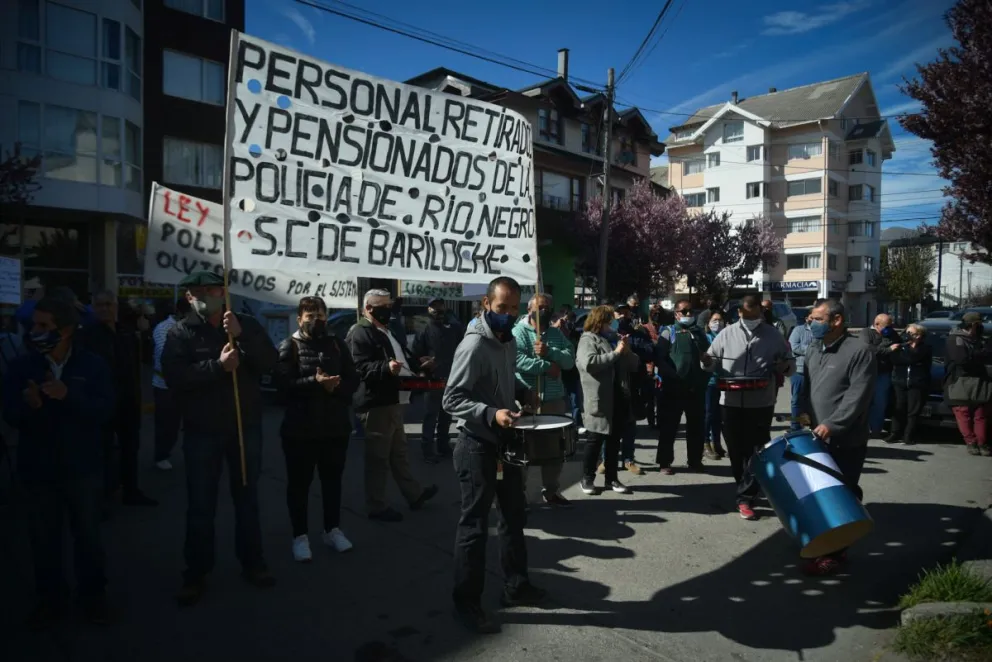 Reclamo de policías retirados por un aumento que no se concretó
