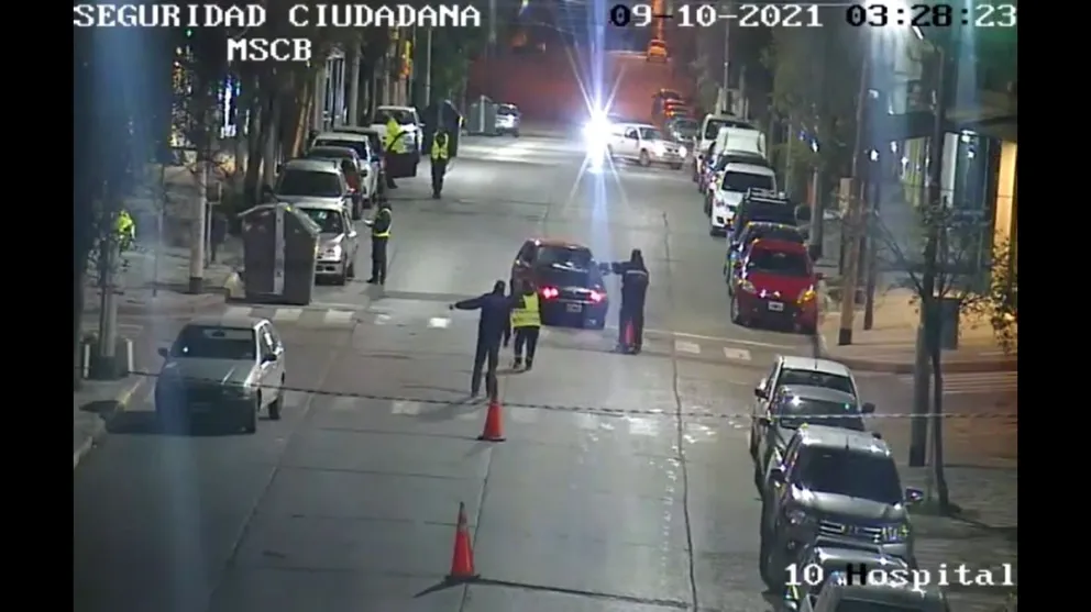 Se escaparon de un control de tránsito y desataron una persecución por las calles de Bariloche