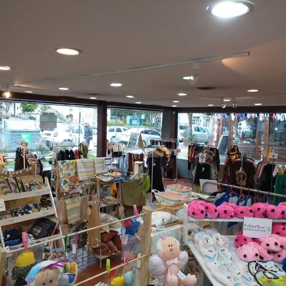 Vuelve la feria primaveral de Uniendo Tramas