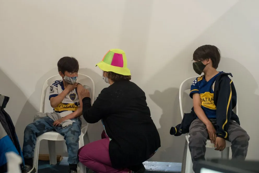 Covid-19: autorizaron aplicar la dosis de refuerzo en niños de 5 a 11 años