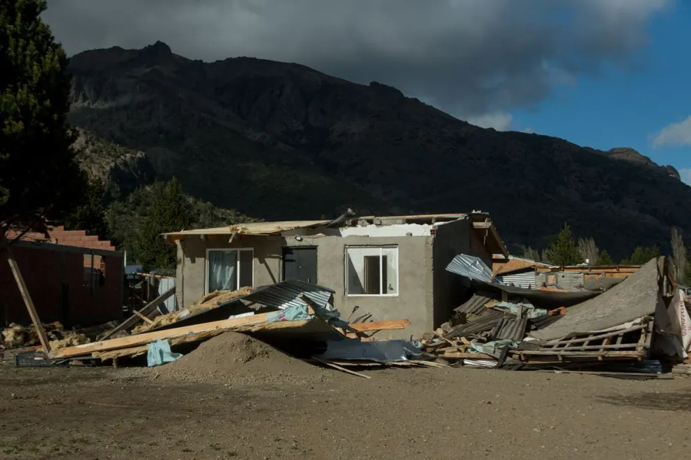 El día después del temporal: los vecinos comenzaron a reparar sus viviendas
