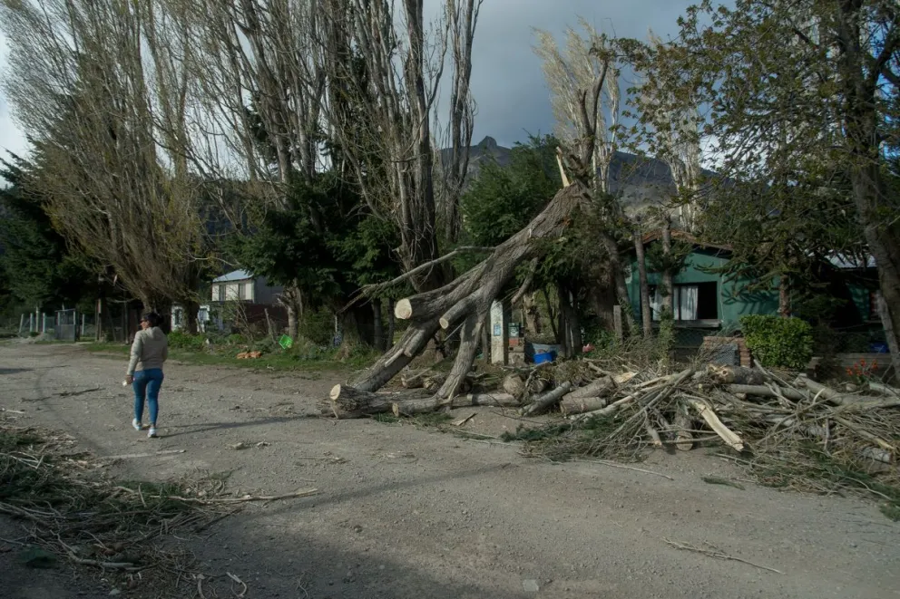 Gennuso dijo que “el temporal aún no termino” y pidió  “no salir si no es necesario”