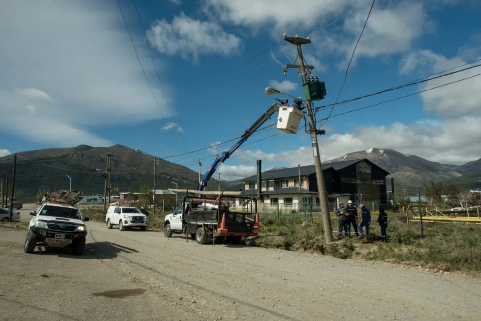 Intensos operativos para normalizar los servicios tras el viento