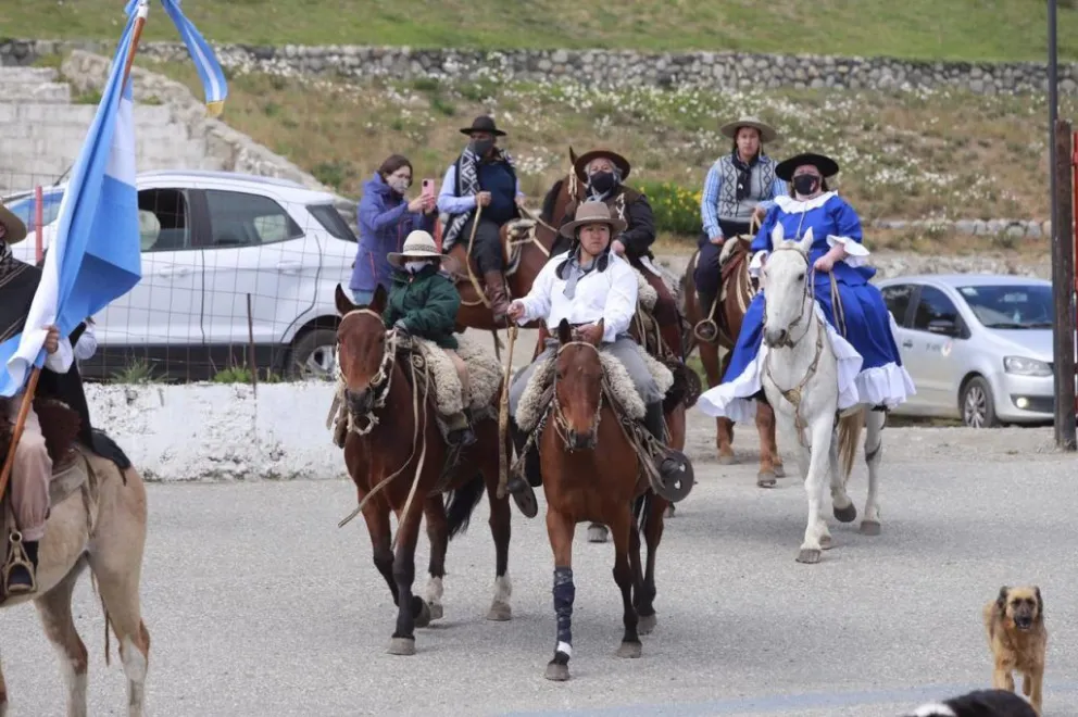 Desfile gaucho para celebrar el Día de la Tradición