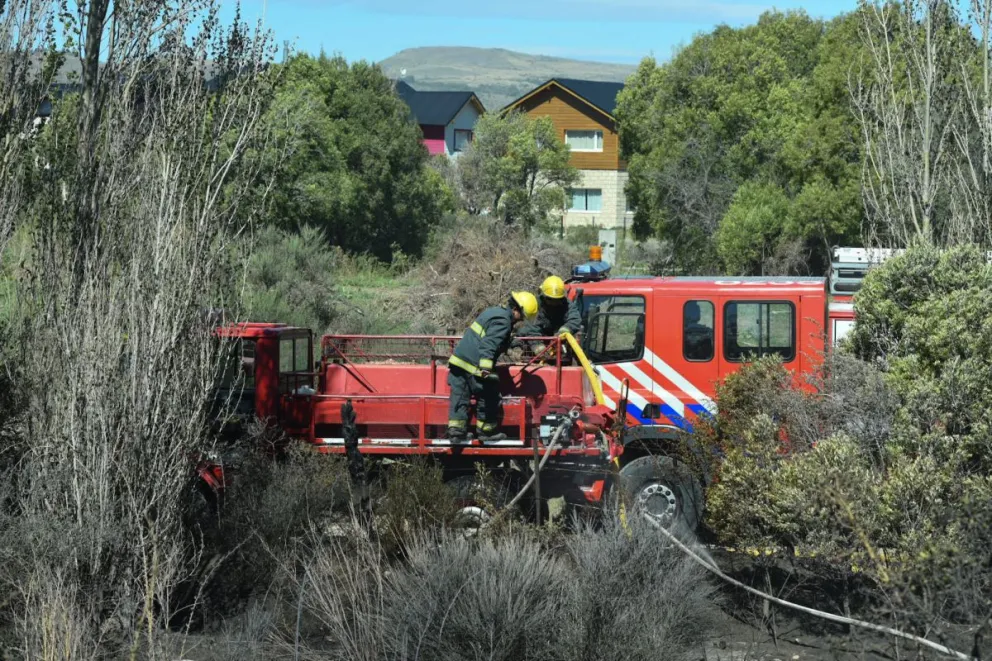 Lograron controlar el incendio forestal en Dina Huapi