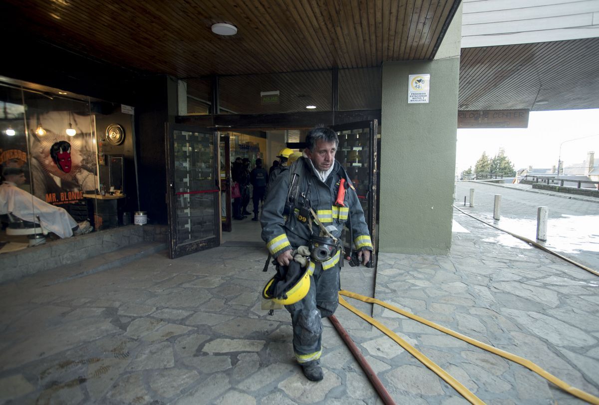 Incendio Bariloche Center: 13 personas aún se encuentran hospitalizadas 