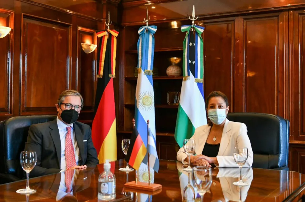 La gobernadora Carreras recibió al embajador alemán Ulrich Sante