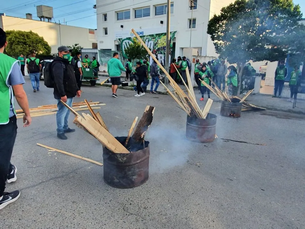 Sigue el conflicto en PAMI: Paro, acampe y llamado a conciliación obligatoria