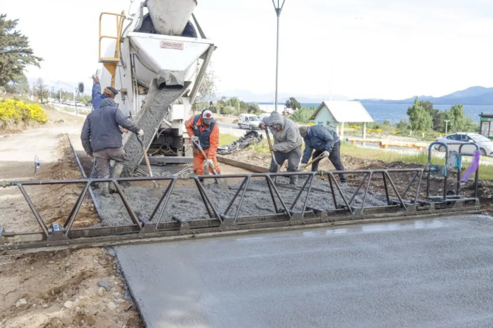 Avanza el hormigonado en el acceso al barrio Las Victorias