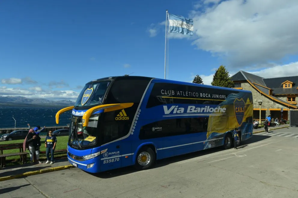 El colectivo que transporta al plantel de Boca está en Bariloche