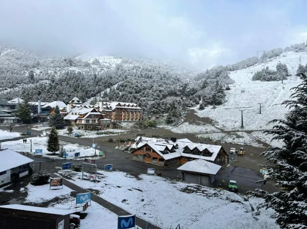 Una nevada sorprendió en Cerro Catedral 