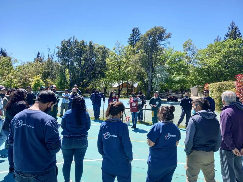 Trabajadores tercerizados del Centro Atómico recuperaron sus puestos laborales