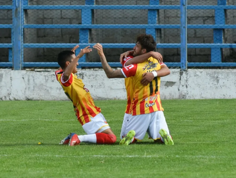 En el duelo barilochense, el “Cruzado” arrancó en ganador