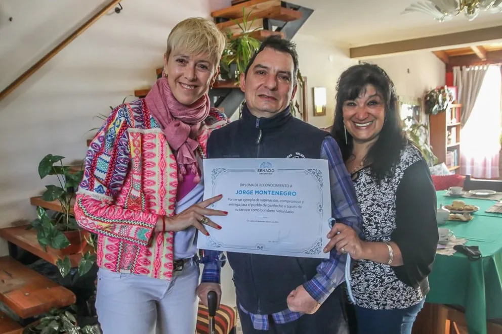 El Senado reconoció a Jorge Montenegro por su trabajo como bombero
