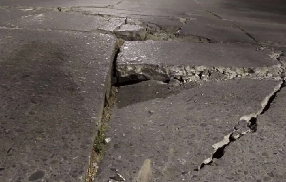 Por efecto del calor, se levantó el pavimento