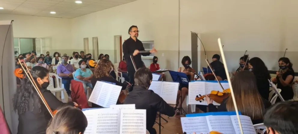 La Camerata Juvenil Municipal viajó a Comallo y brilló con su música
