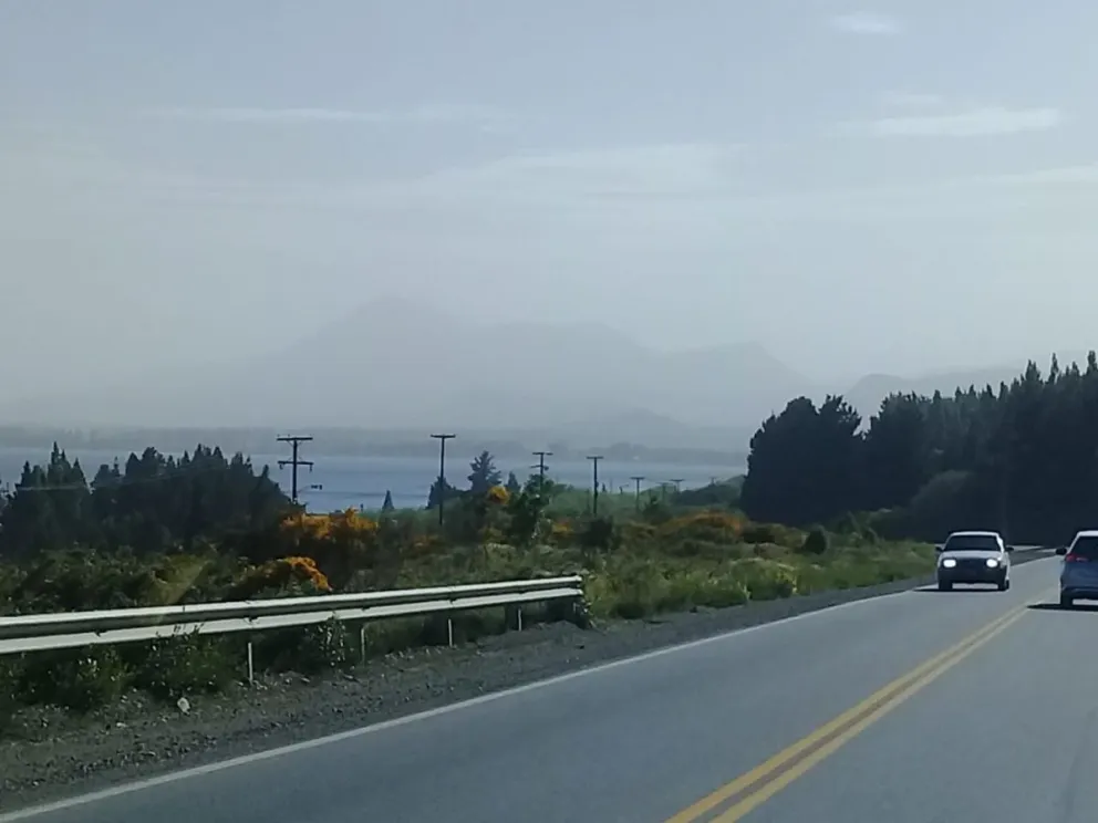 El humo de incendios en Chile y Neuquén llegó a Bariloche