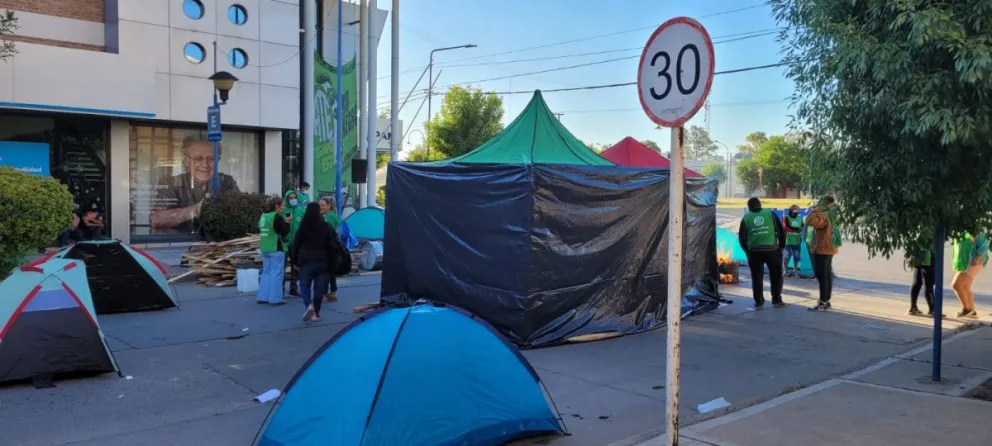 ATE reclama en las sedes del PAMI y paraliza el funcionamiento de las oficinas