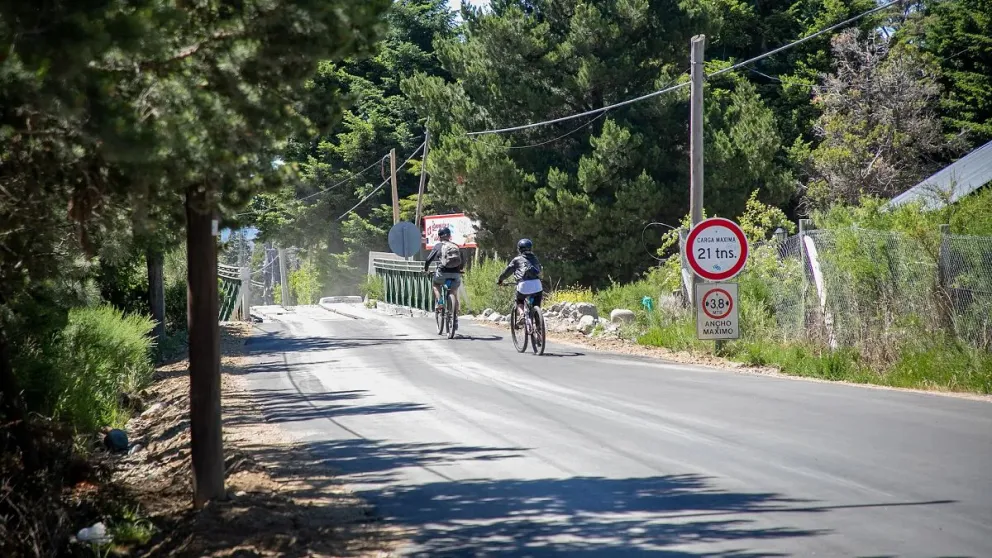 Pavimento a Colonia Suiza: “peleamos 25 años y en tres meses lo terminaron"