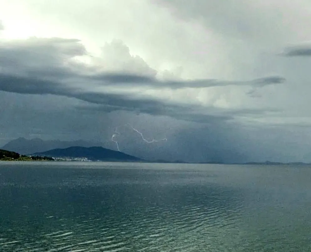 Precaución por alerta de tormenta eléctrica
