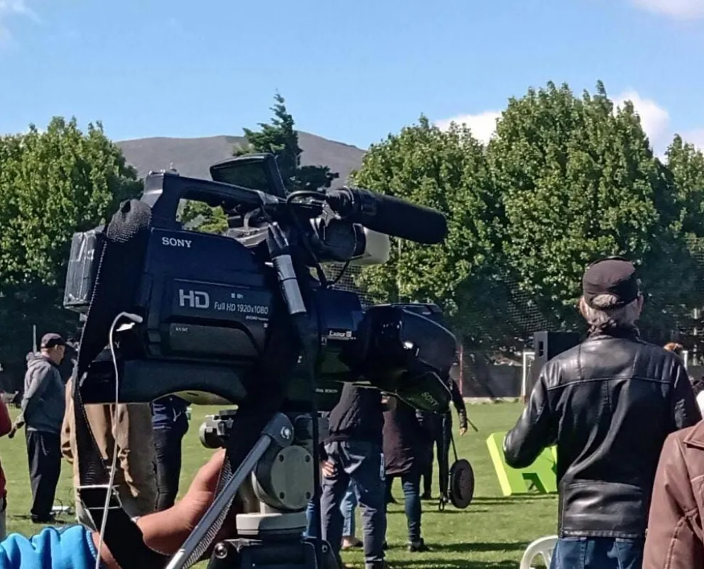 Le robaron la cámara de televisión en el centro luego de una cobertura periodística 