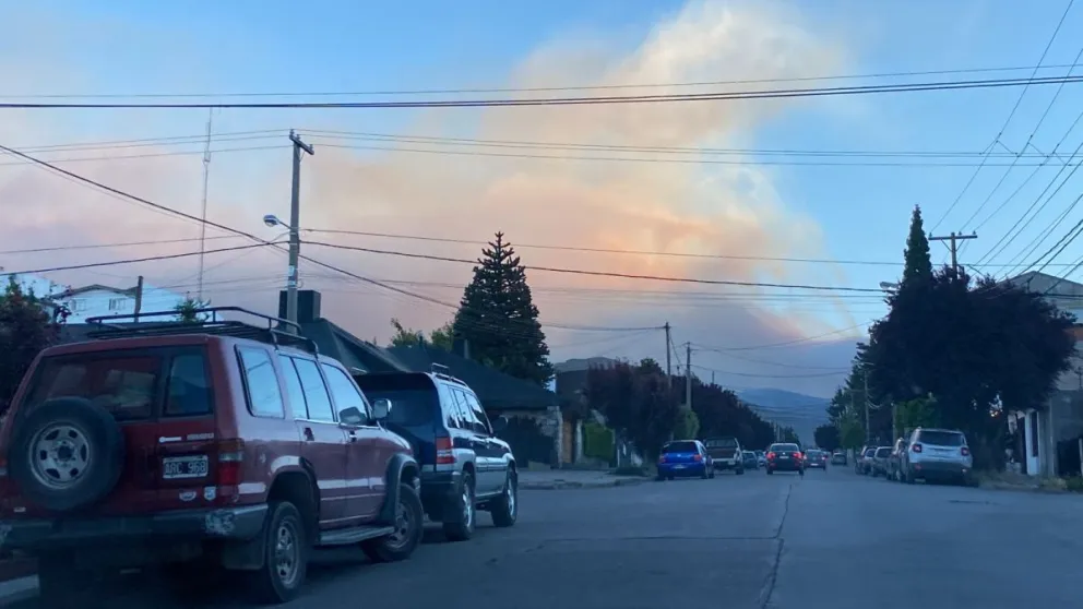 El humo de los incendios en lago Martin llega a Bariloche