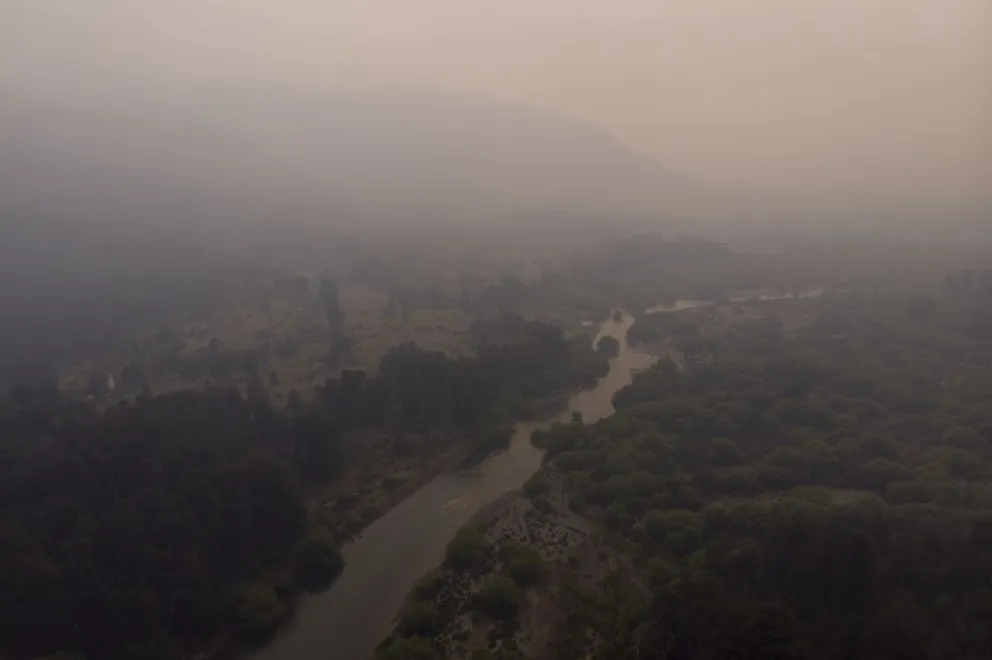 Conformaron un Comité de Emergencia Regional por los incendios en lago Steffen