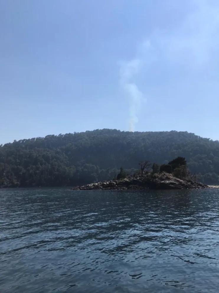 Combaten un incendio en la zona de Llao Llao