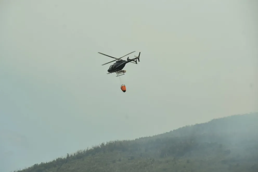 Por el incendio en lago Steffen, cortan el tránsito en ruta 40