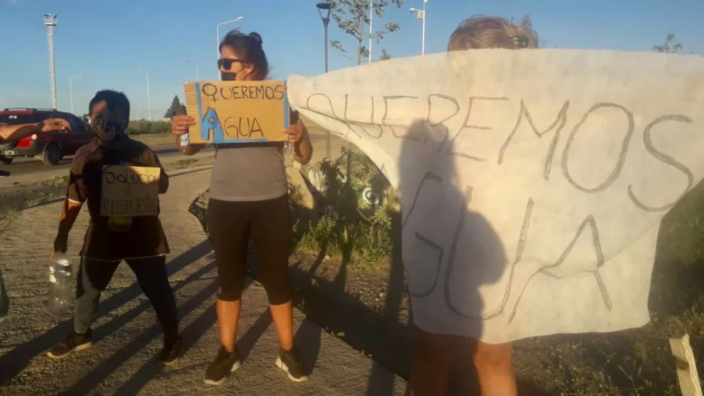 Cada vez más barrios se suman al reclamo por el agua