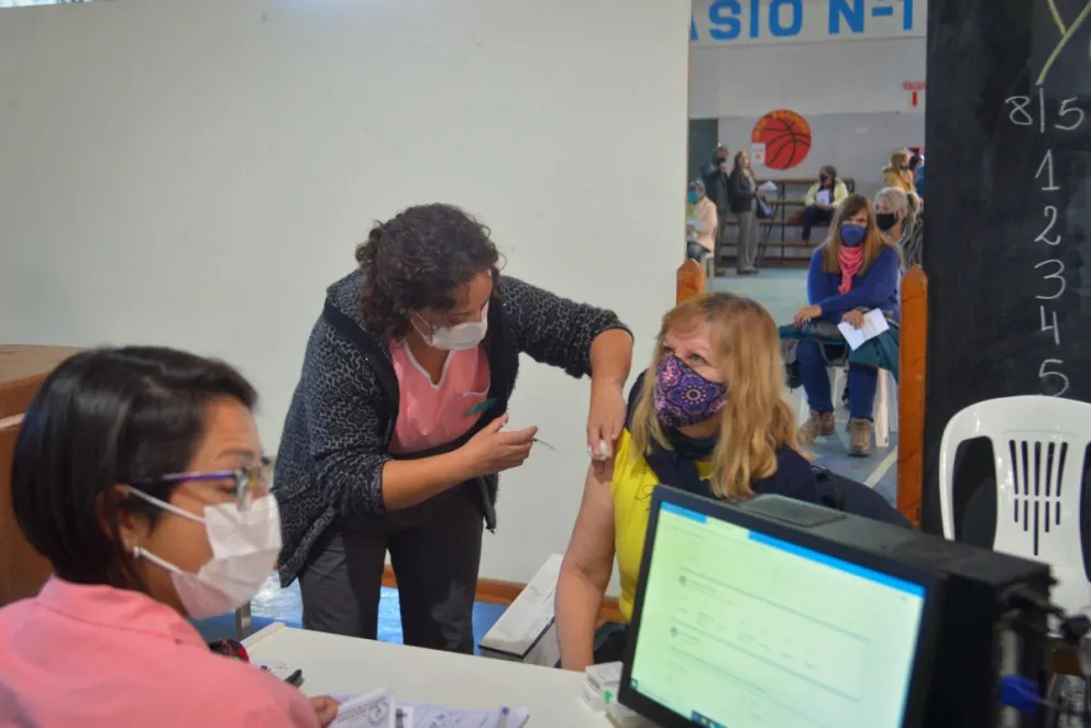 Quienes visiten Bariloche por turismo, también se podrán vacunar en los centros de salud locales