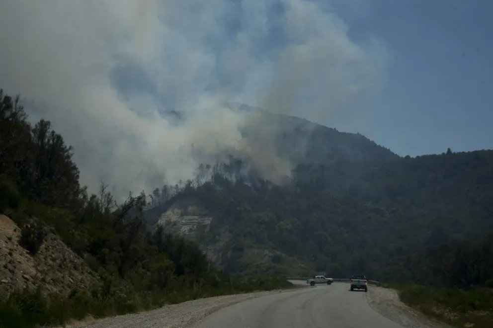 Aseguran que el foco ígneo todavía es muy importante