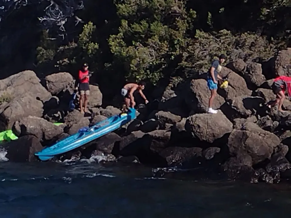 Rescataron a 4 kayakistas que dieron vuelta campana